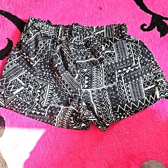 Pattern Shorts - Picture 3 of 3